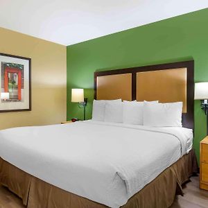 Deluxe Studio 1 King Bed Non-Smoking